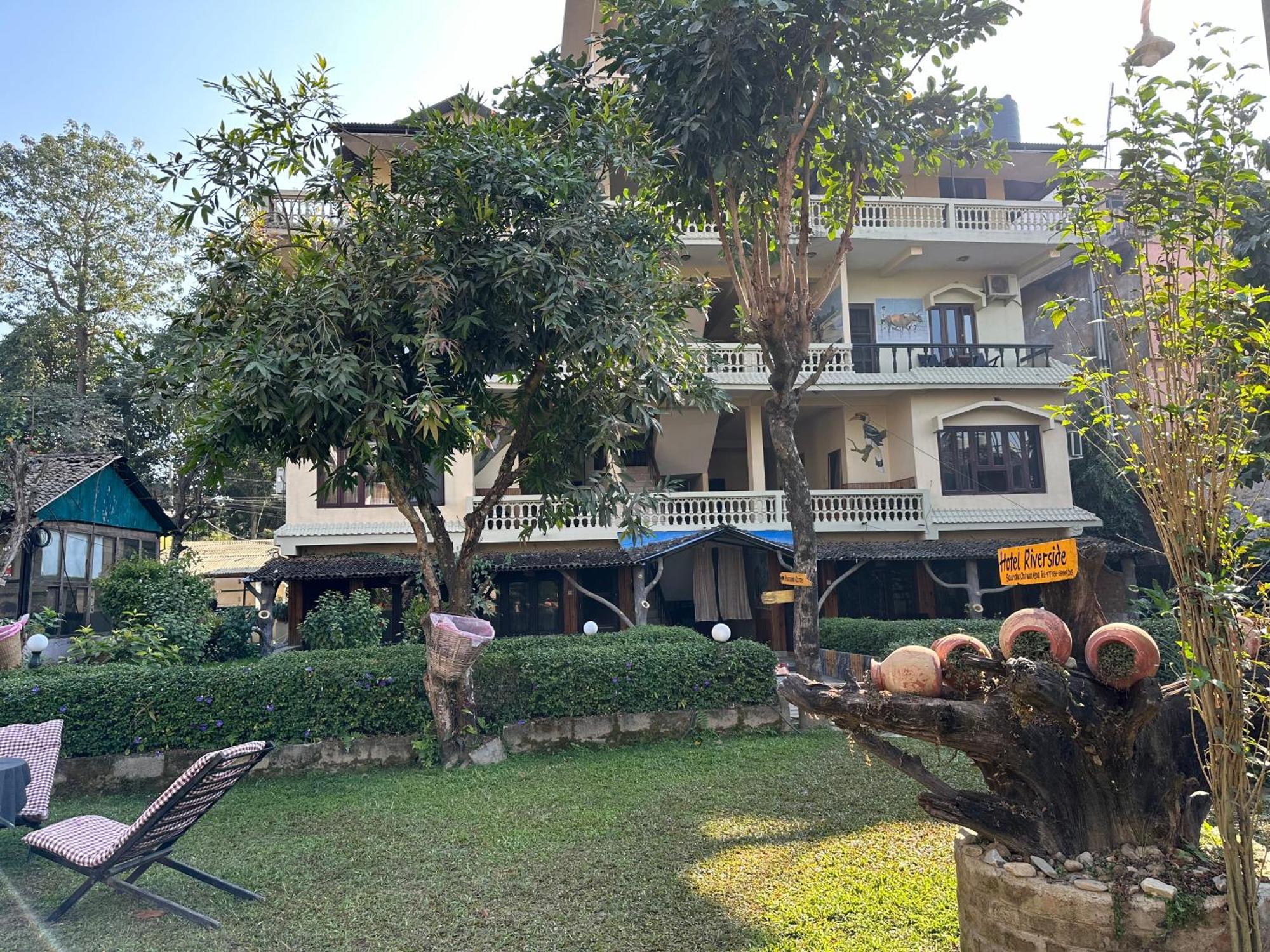 סאורהה Hotel Riverside With Swimming Pool מראה חיצוני תמונה