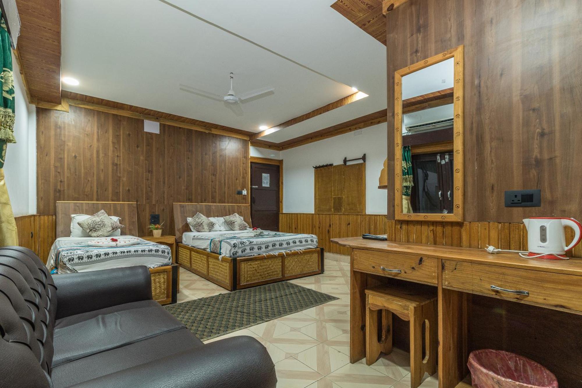 סאורהה Hotel Riverside With Swimming Pool מראה חיצוני תמונה