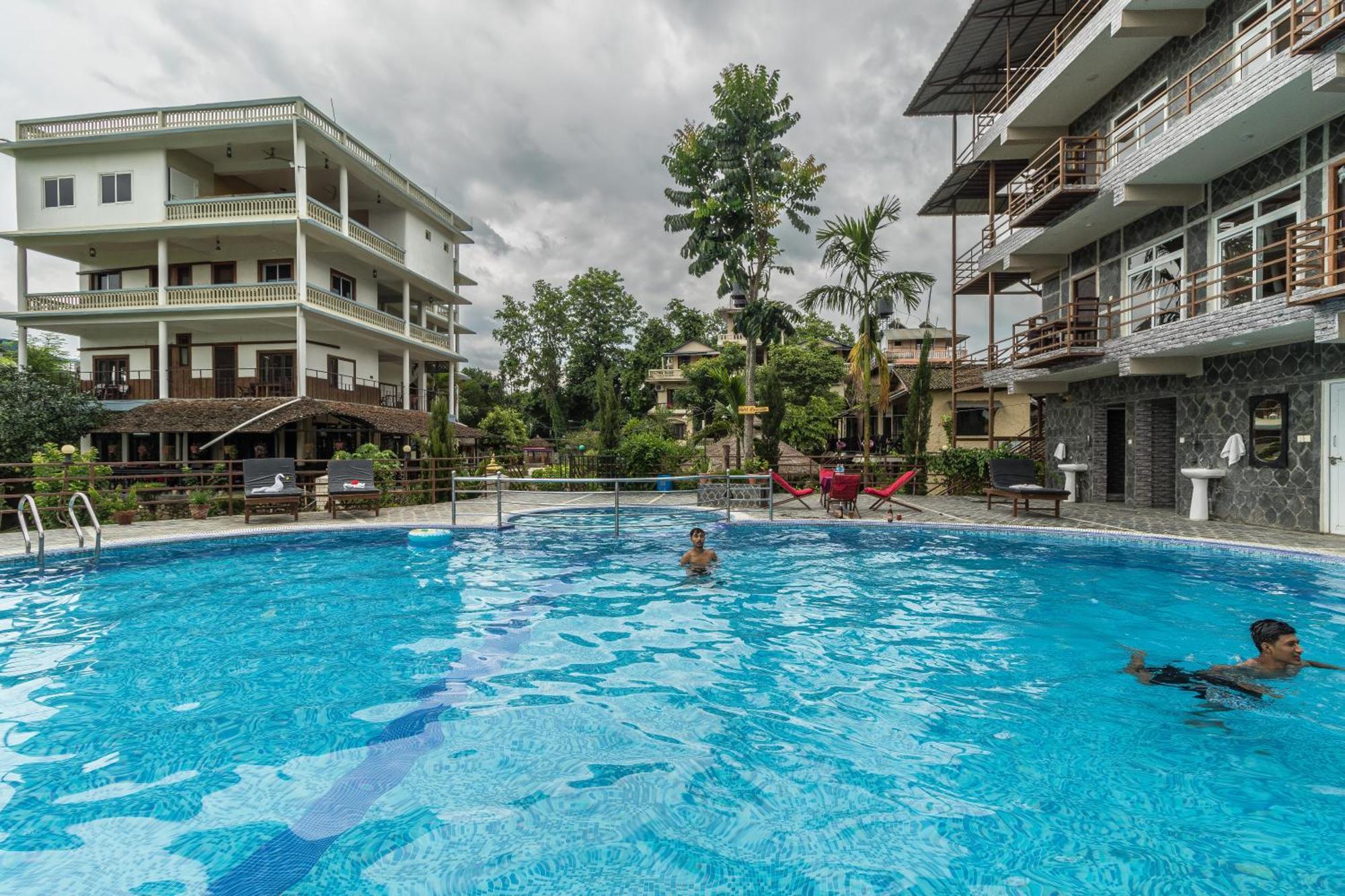 סאורהה Hotel Riverside With Swimming Pool מראה חיצוני תמונה