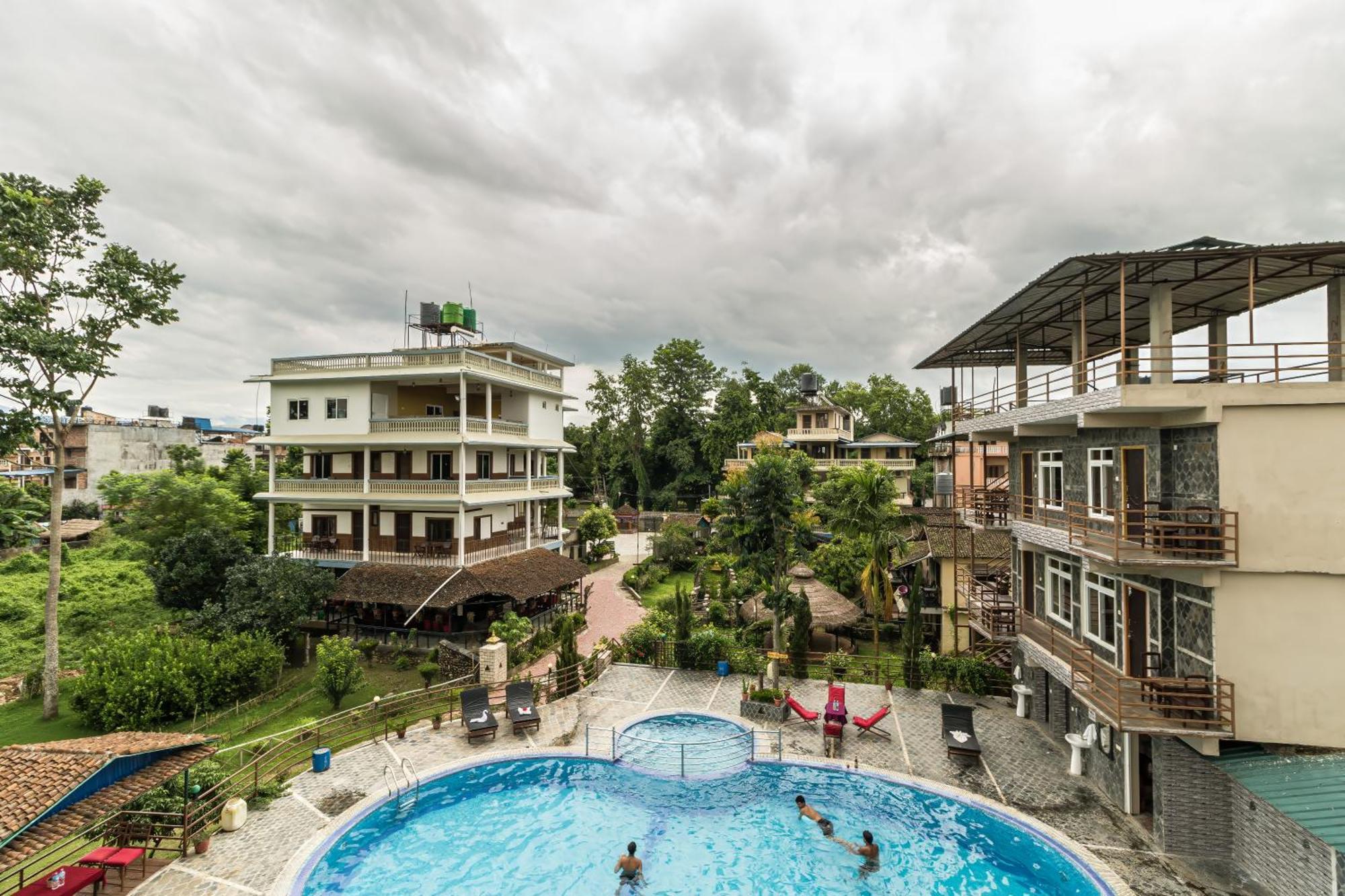 סאורהה Hotel Riverside With Swimming Pool מראה חיצוני תמונה