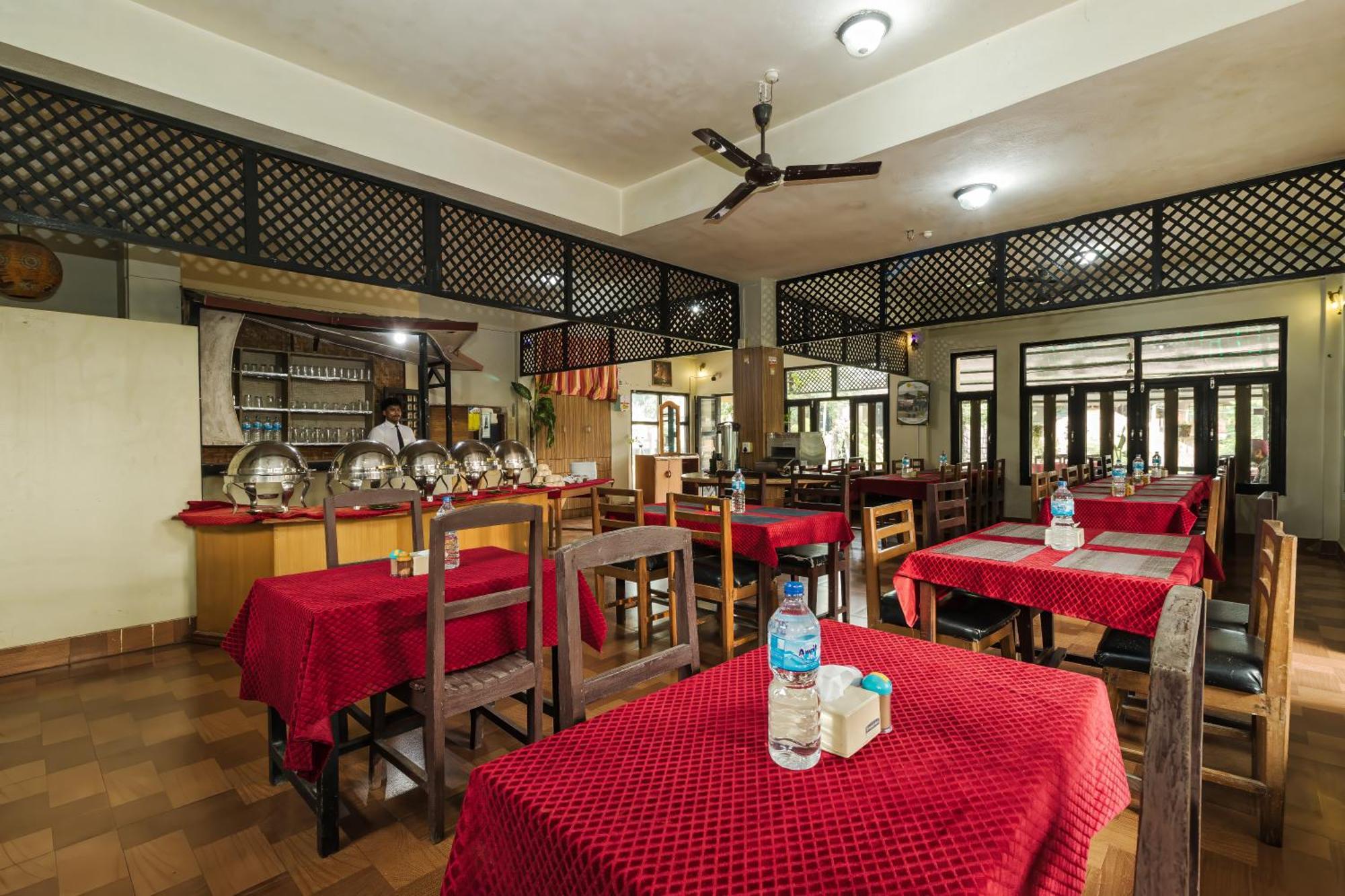 סאורהה Hotel Riverside With Swimming Pool מראה חיצוני תמונה