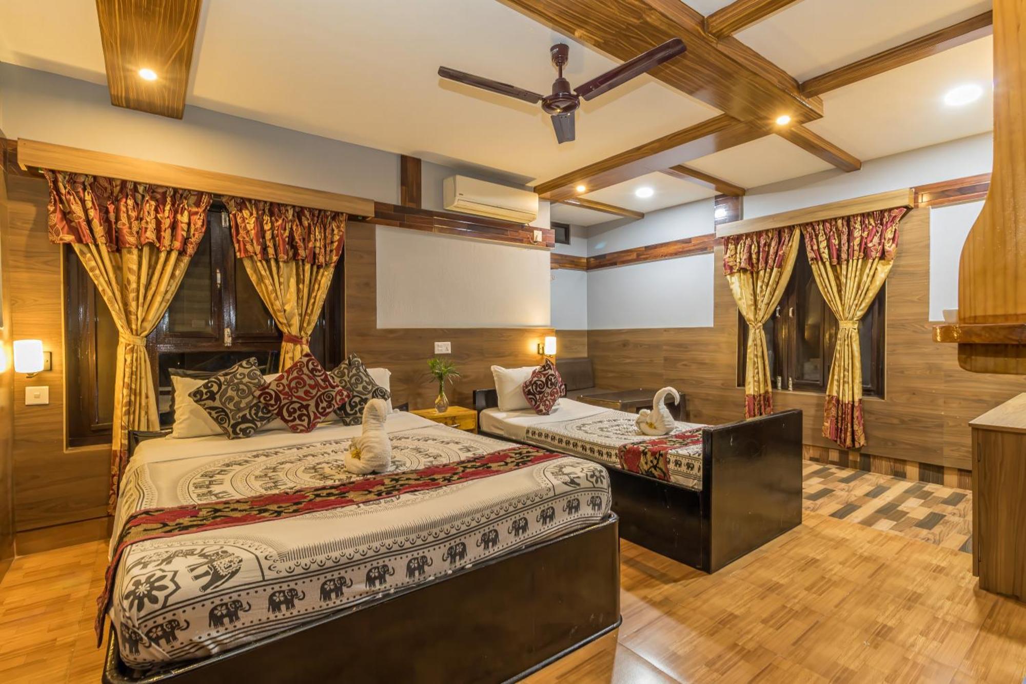 סאורהה Hotel Riverside With Swimming Pool מראה חיצוני תמונה