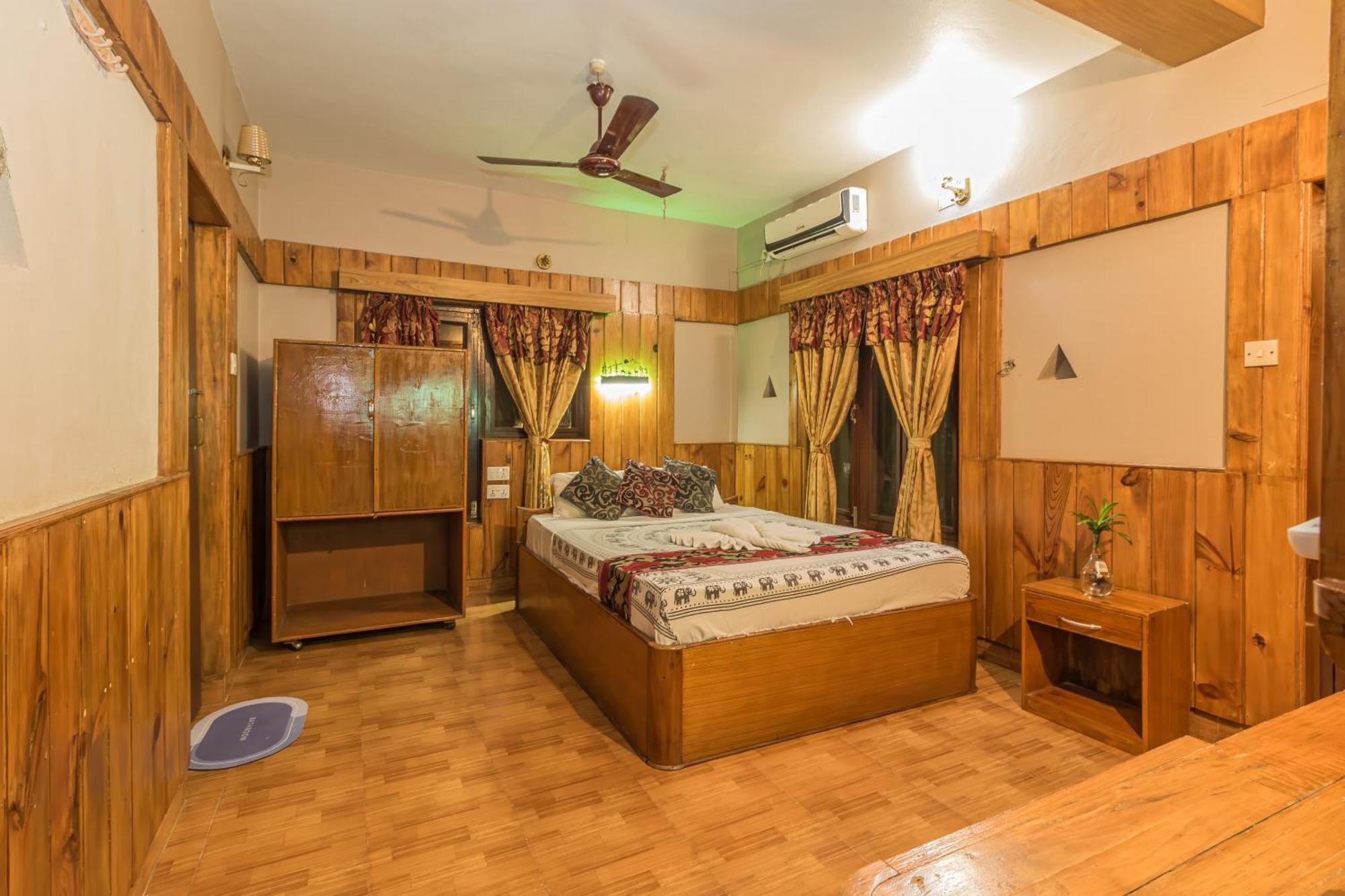 סאורהה Hotel Riverside With Swimming Pool מראה חיצוני תמונה