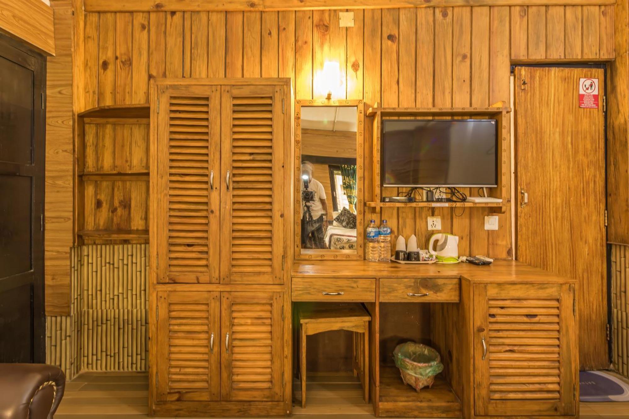 סאורהה Hotel Riverside With Swimming Pool מראה חיצוני תמונה