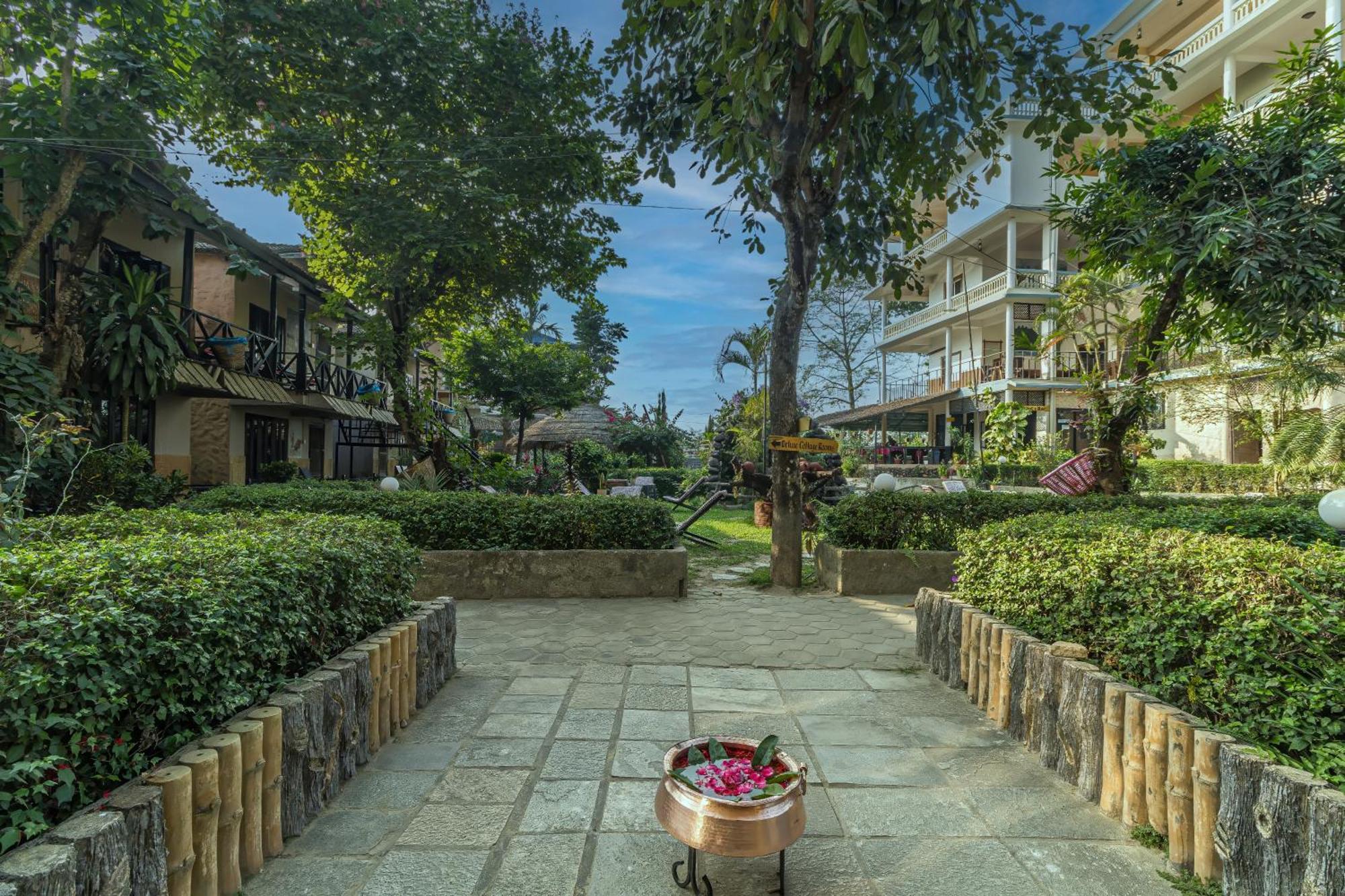 סאורהה Hotel Riverside With Swimming Pool מראה חיצוני תמונה