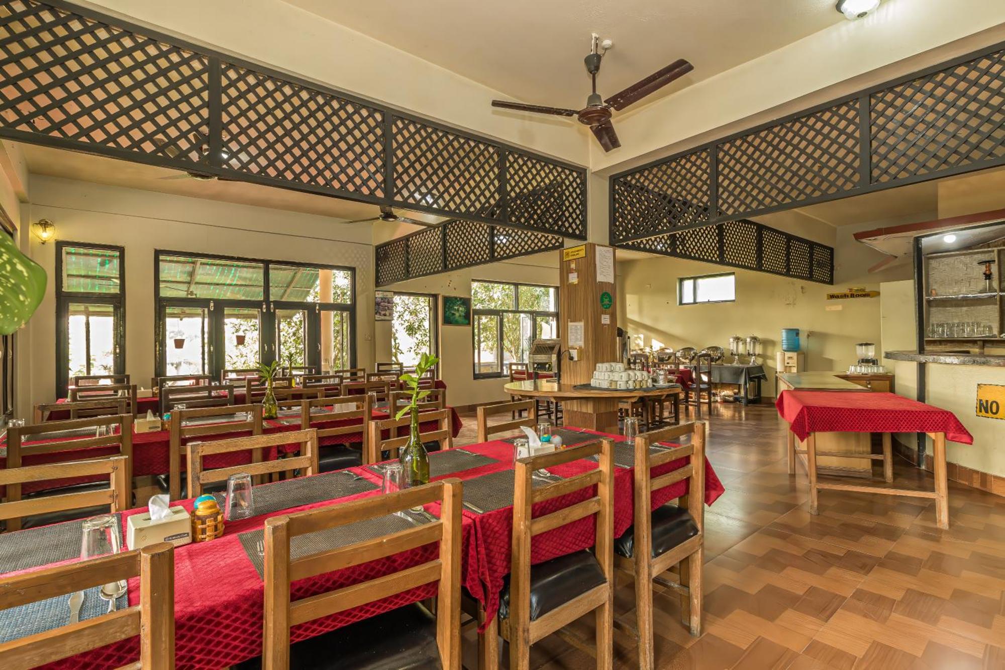 סאורהה Hotel Riverside With Swimming Pool מראה חיצוני תמונה