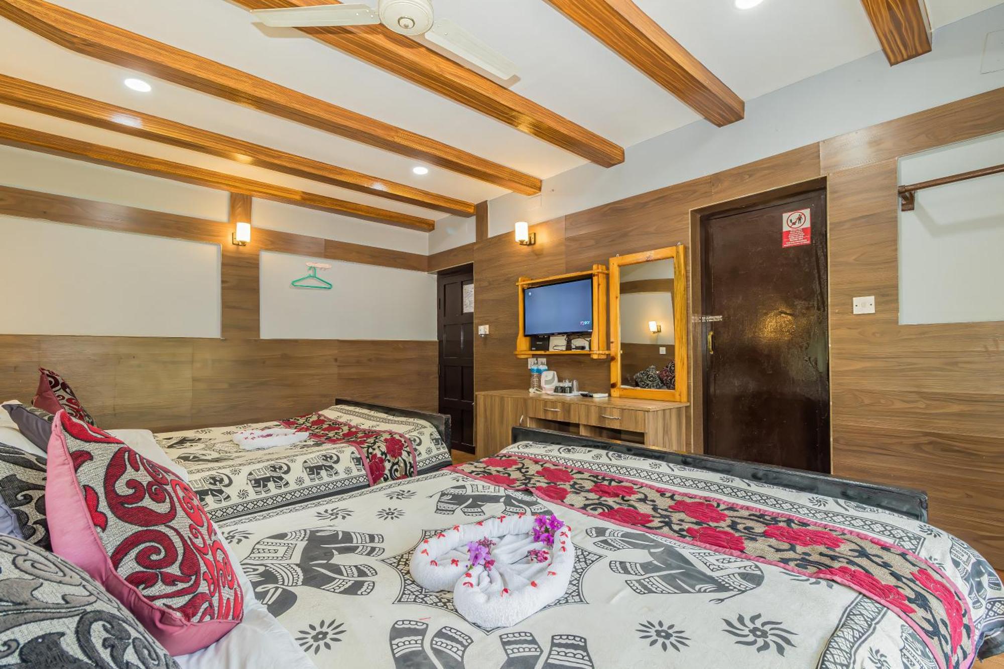 סאורהה Hotel Riverside With Swimming Pool מראה חיצוני תמונה